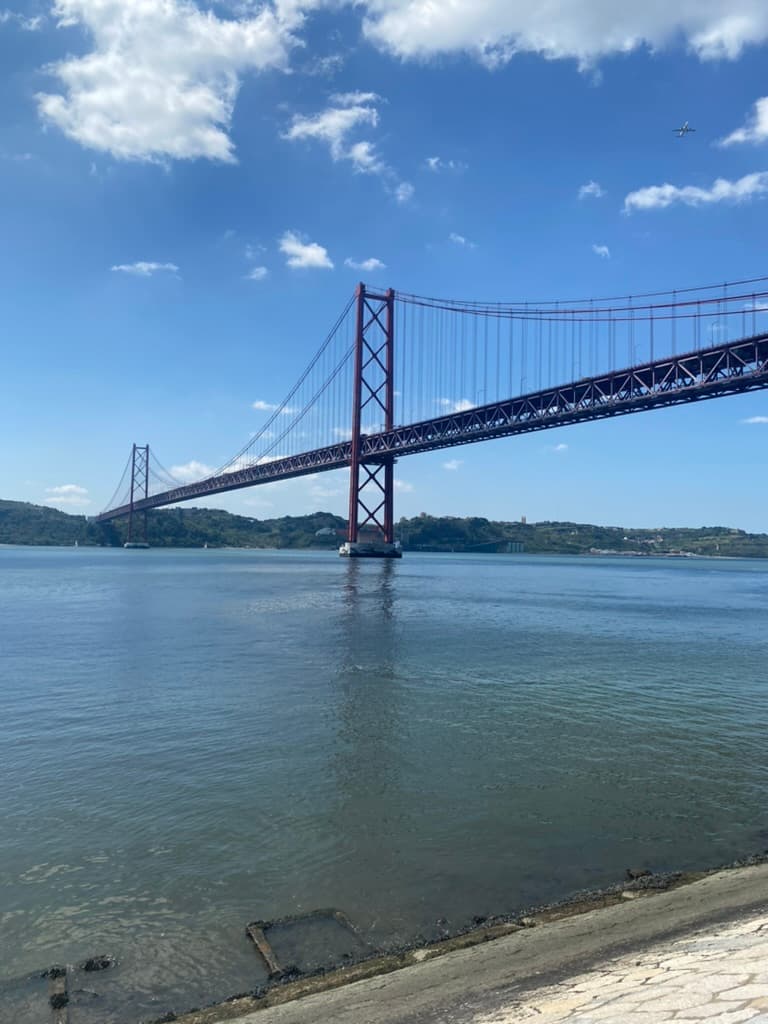 Sonnenuntergang über Lissabon vom Miradouro de Santa Catarina