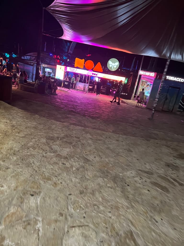 Nachtleben auf dem Wasser: Party im legendären Noa Beach Club am Zrće Beach