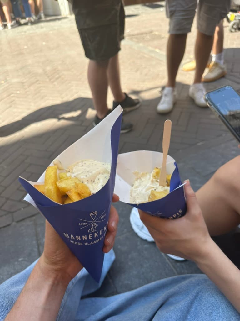 Die berühmten Grachten von Amsterdam im Abendlicht