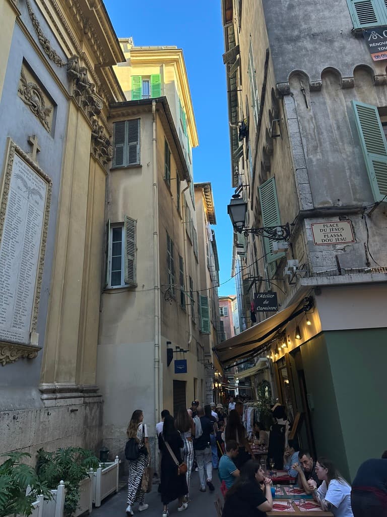 Nizza: Zwischen Meeresblau und Marktgeruch