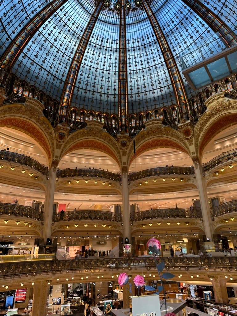 Imposante Kunst und Architektur im Louvre