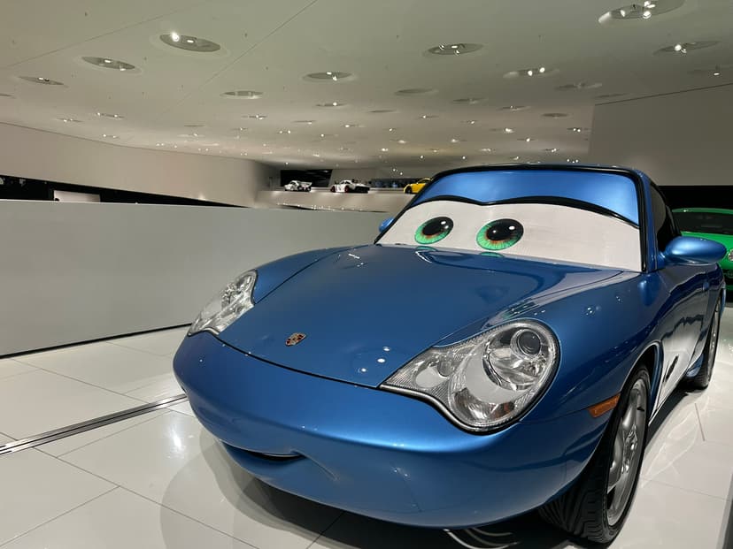 Das architektonisch beeindruckende Mercedes-Benz Museum